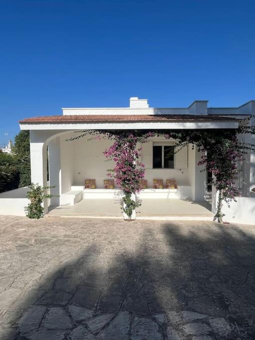 Villa Bouganville 2 오스투니 외부 사진
